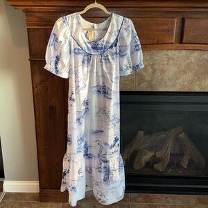 Vintage made in Hawaii white and blue flowy luau tropical mumu dress size S
